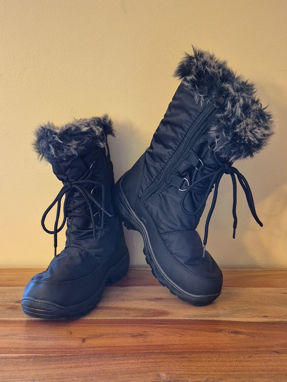 Apres by Lamo Women's Black Faux Fur Winter Boots - Sz. 8